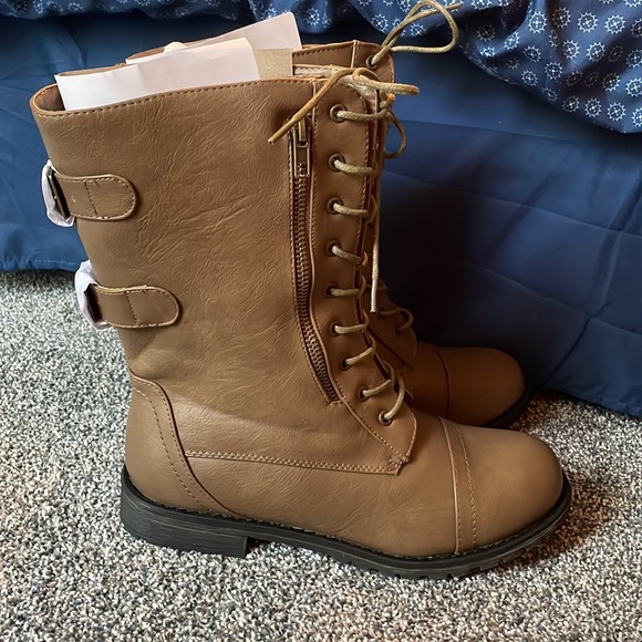NWT/ NIB!  Dark Tan Combat Boots, women size 8.5 - Picture 3 of 11